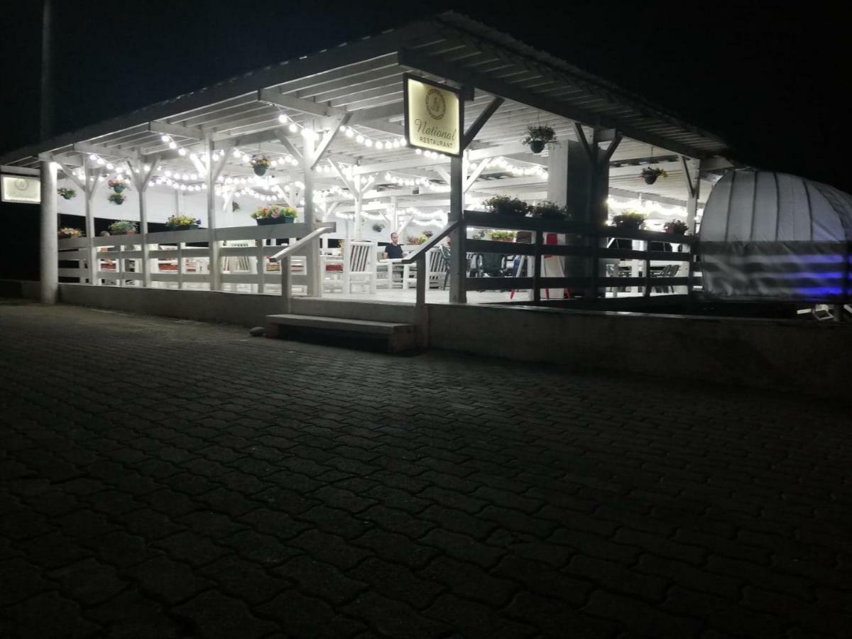 耐香尔酒店 科布列季 外观 照片